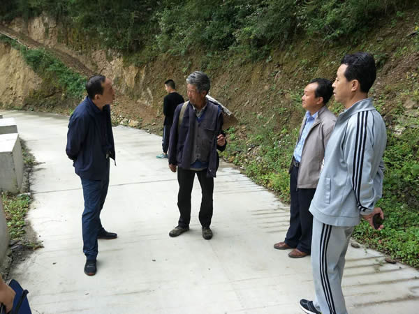 隴運集團公司黨委書記、董事長李寅祥同志深入琵琶鎮(zhèn)寧強村開展幫扶工作