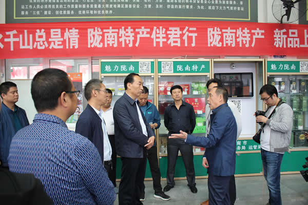 市安委辦主任、安監(jiān)局局長(zhǎng)李永宏一行到隴運(yùn)集團(tuán)公司檢查指導(dǎo)工作